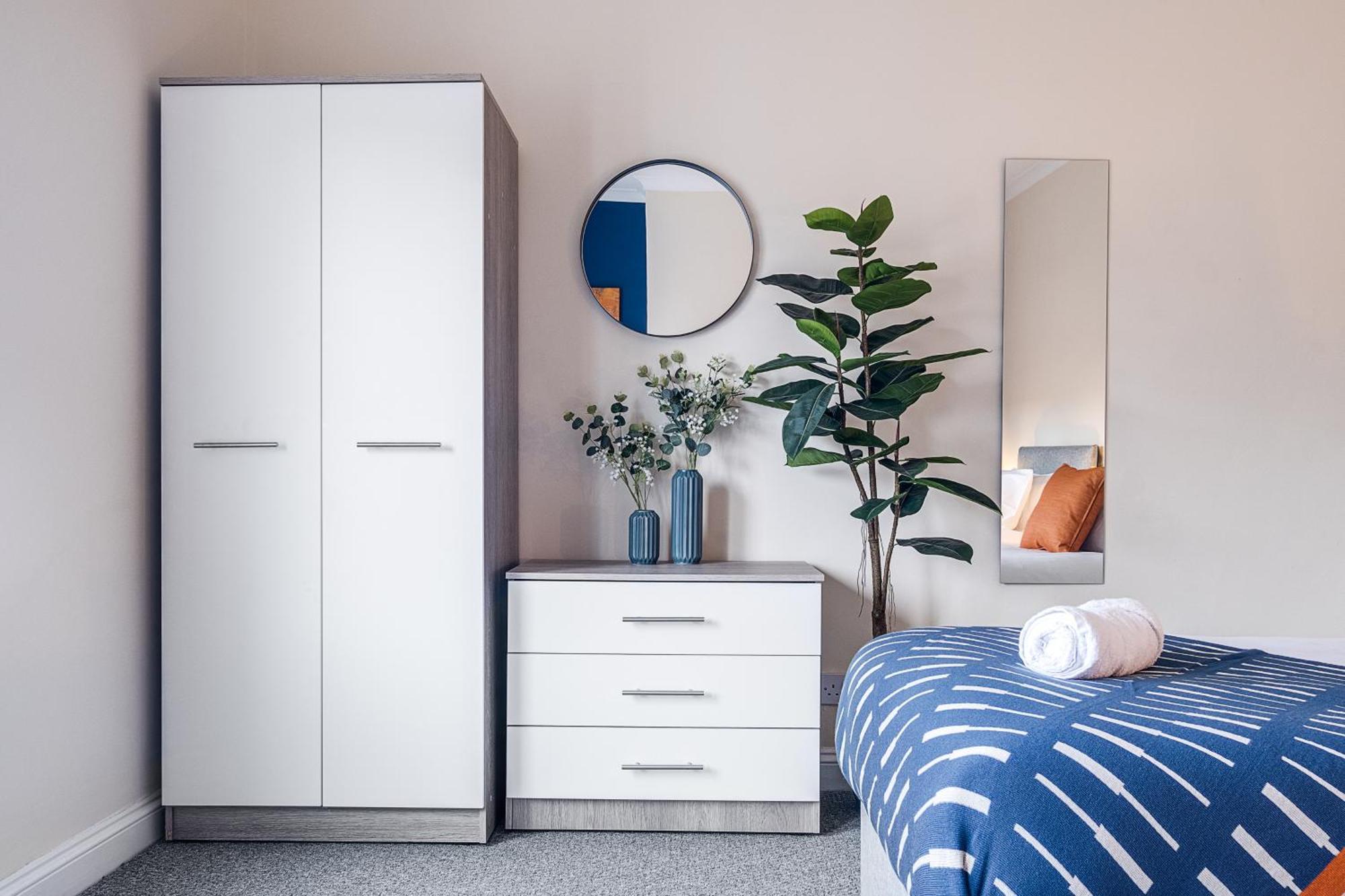 Inspira - Stylish Modern 2 Bedroom House - 7 Mins From M1 - Free Parking - Wifi & Smart Tv Apartment *