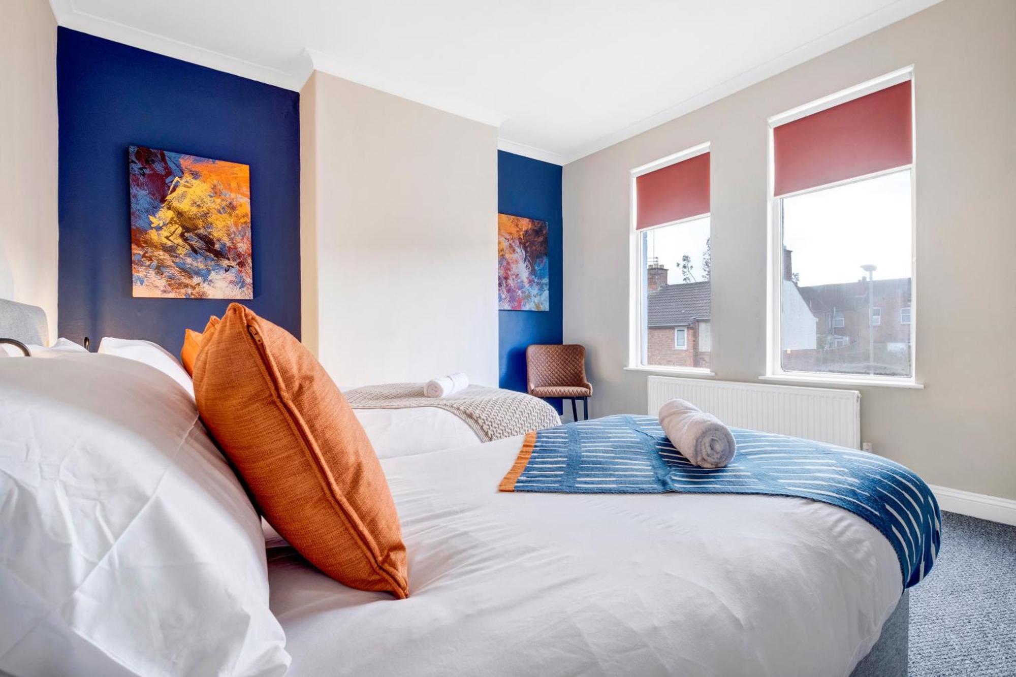 Apartment Inspira - Stylish Modern 2 Bedroom House - 7 Mins From M1 - Free Parking - Wifi & Smart Tv