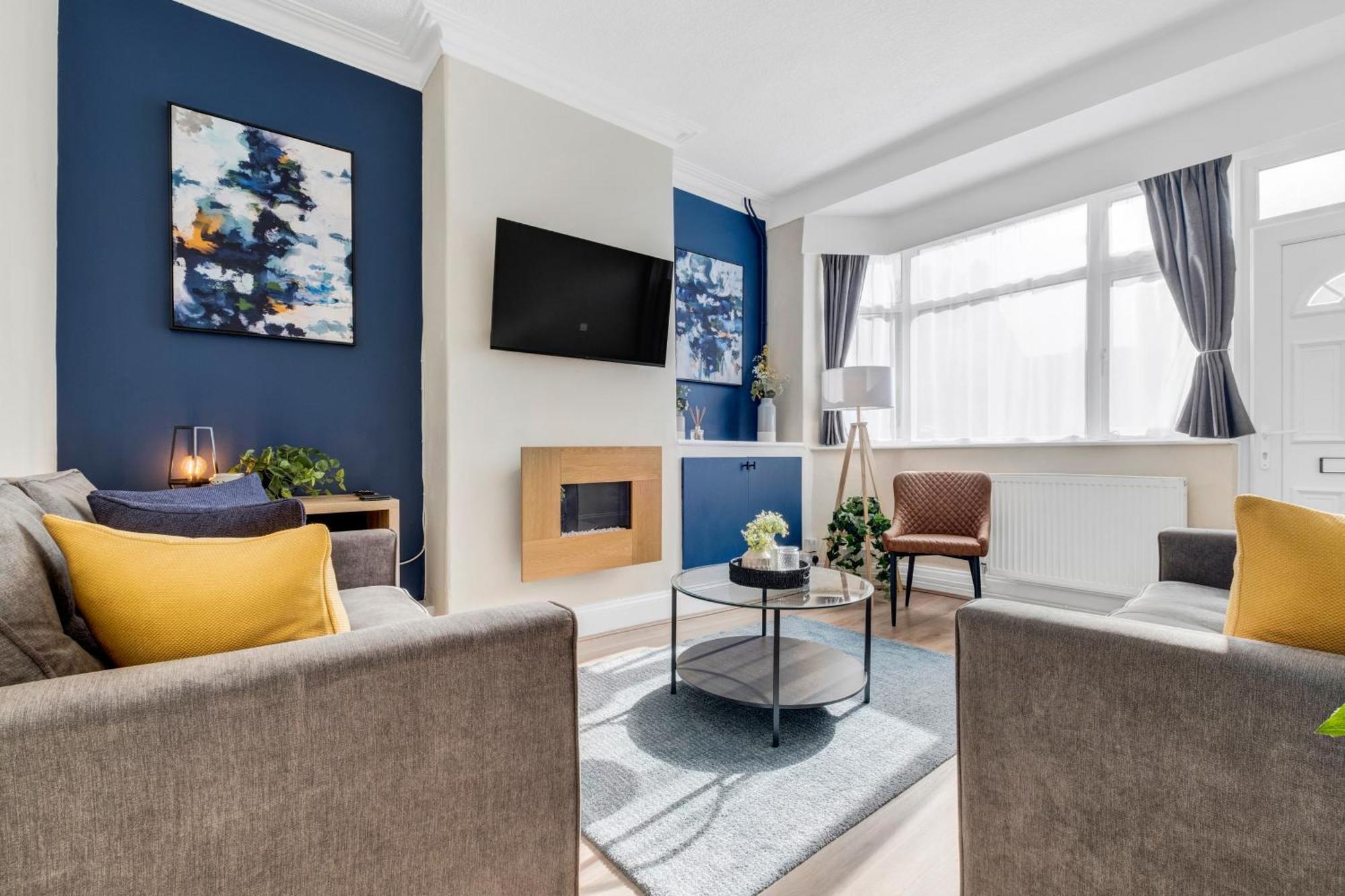 Apartment Inspira - Stylish Modern 2 Bedroom House - 7 Mins From M1 - Free Parking - Wifi & Smart Tv *