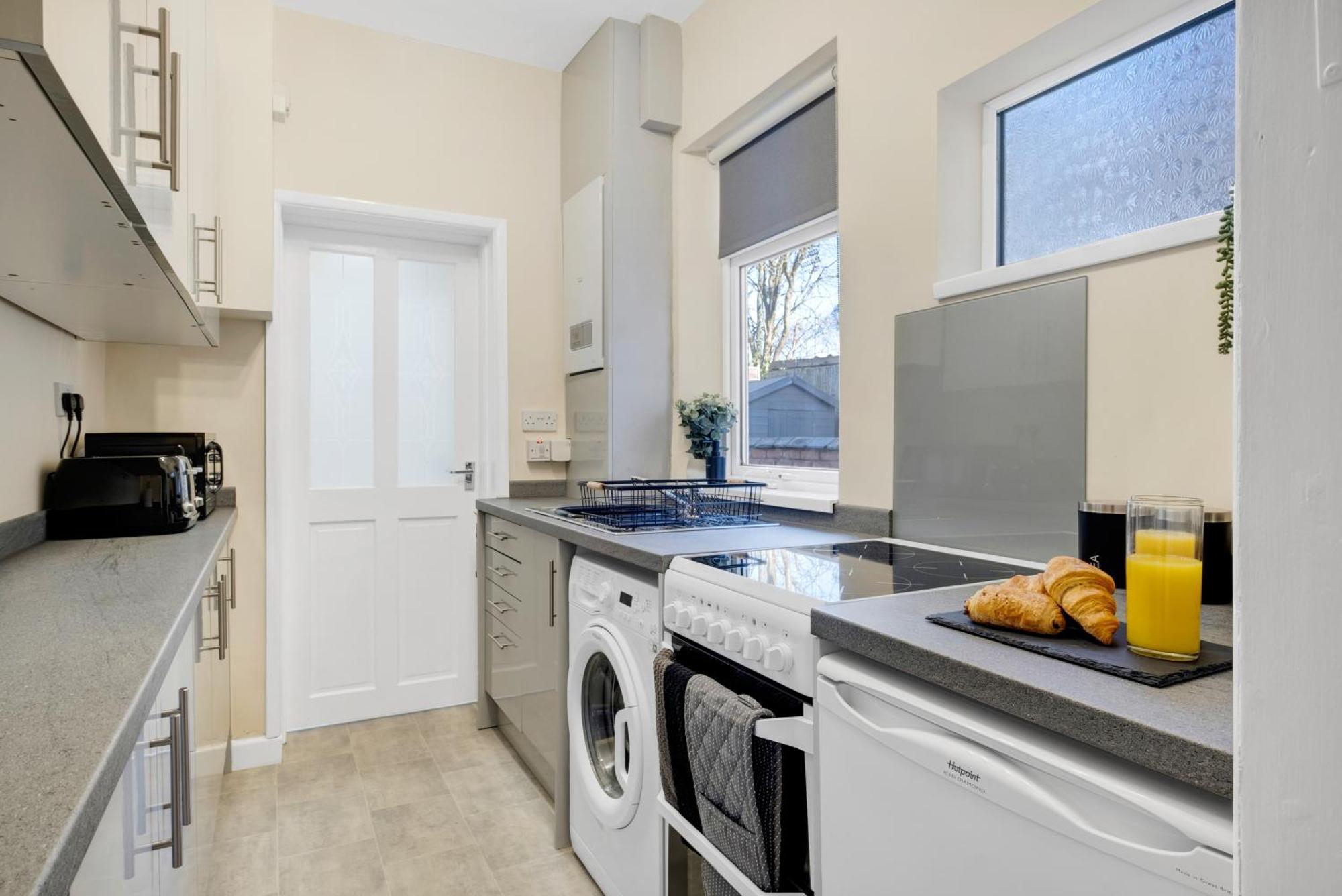Inspira - Stylish Modern 2 Bedroom House - 7 Mins From M1 - Free Parking - Wifi & Smart Tv * Leicester