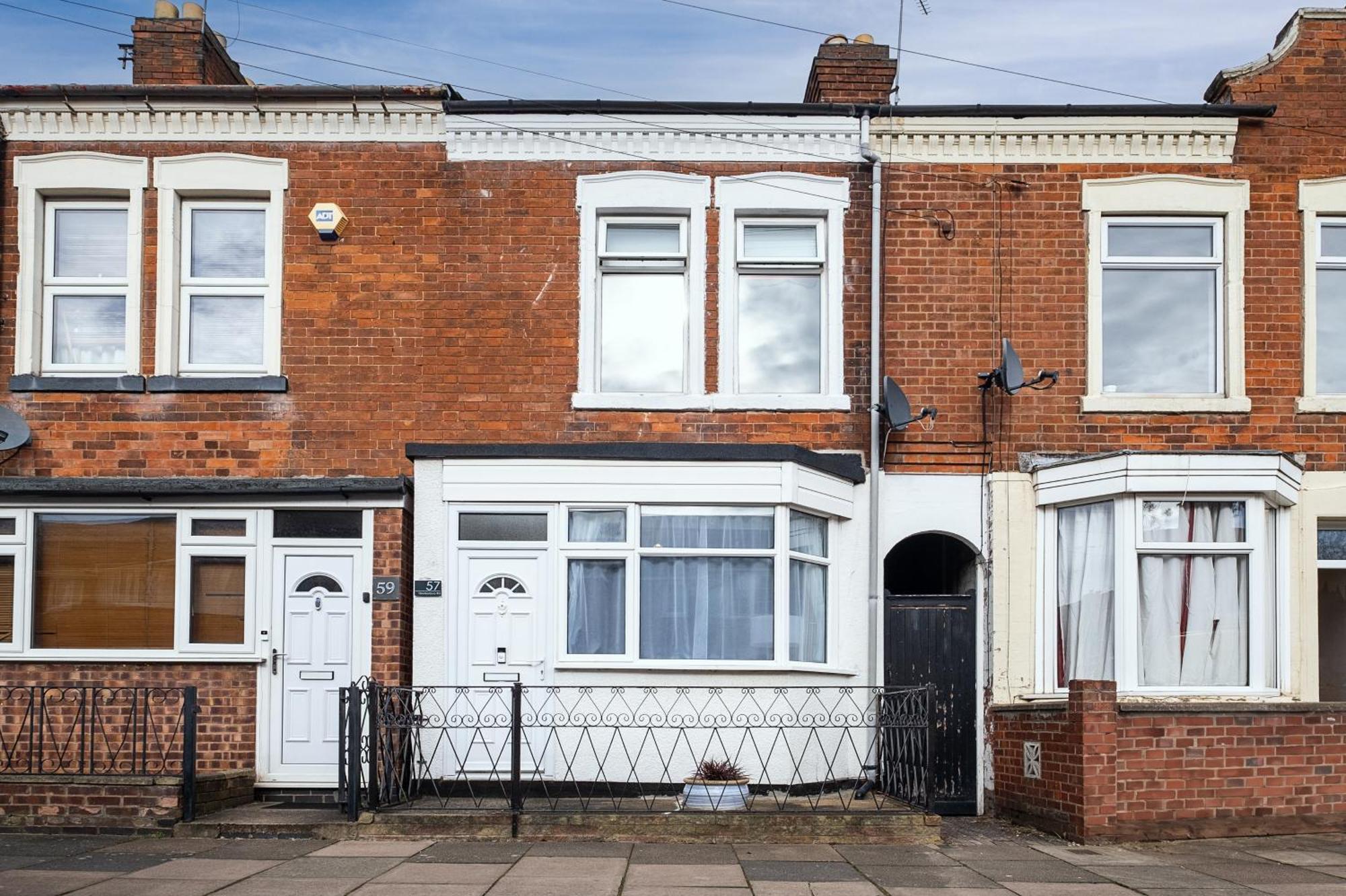Apartment Inspira - Stylish Modern 2 Bedroom House - 7 Mins From M1 - Free Parking - Wifi & Smart Tv