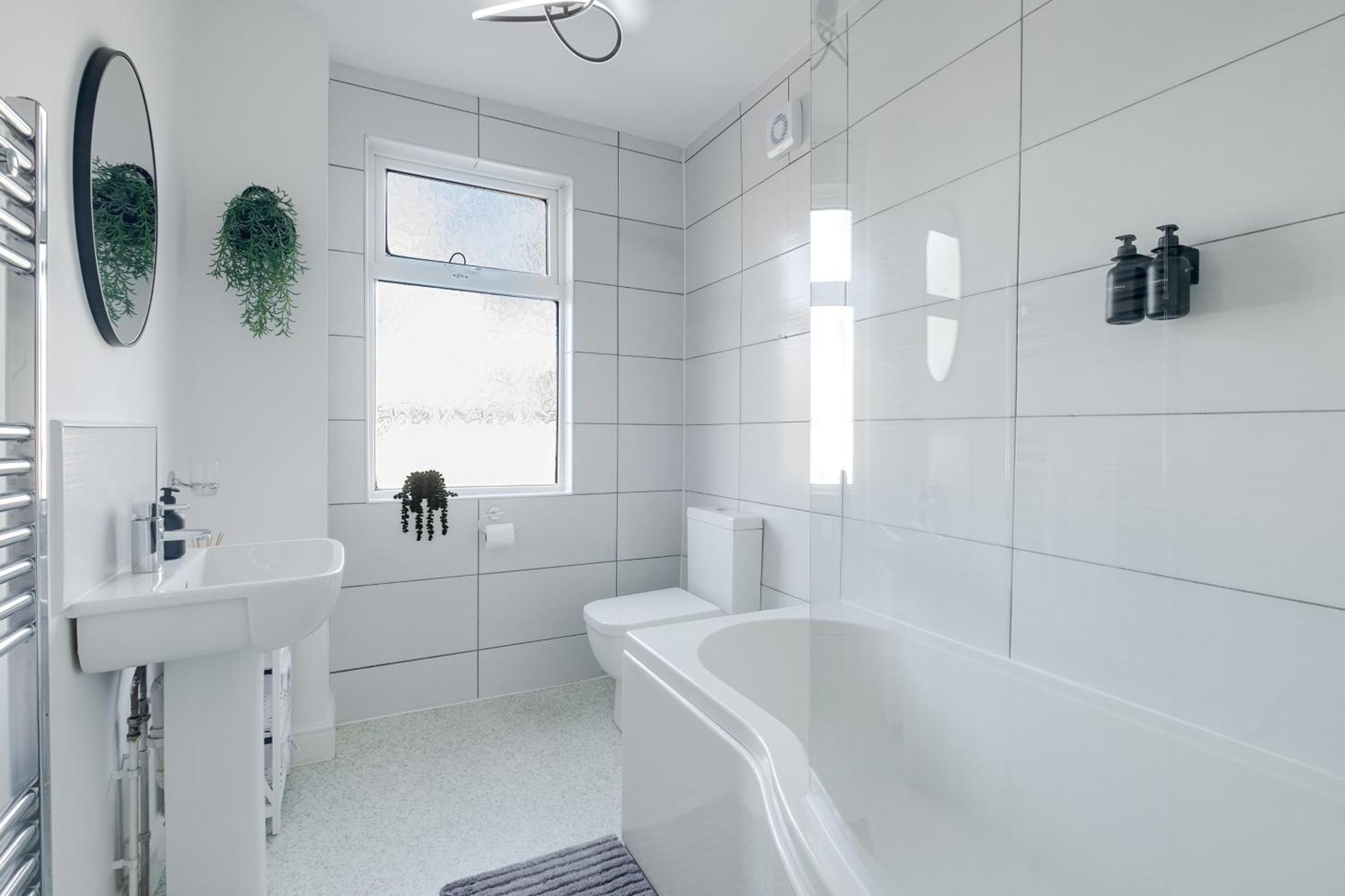 Inspira - Stylish Modern 2 Bedroom House - 7 Mins From M1 - Free Parking - Wifi & Smart Tv Apartment Leicester