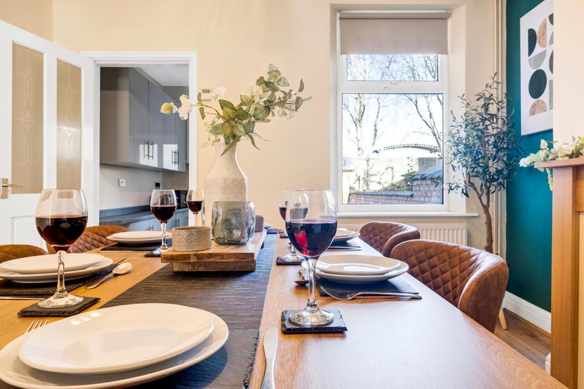 Apartment Inspira - Stylish Modern 2 Bedroom House - 7 Mins From M1 - Free Parking - Wifi & Smart Tv *