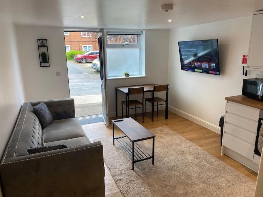 56 - Free St Parking Apartment *