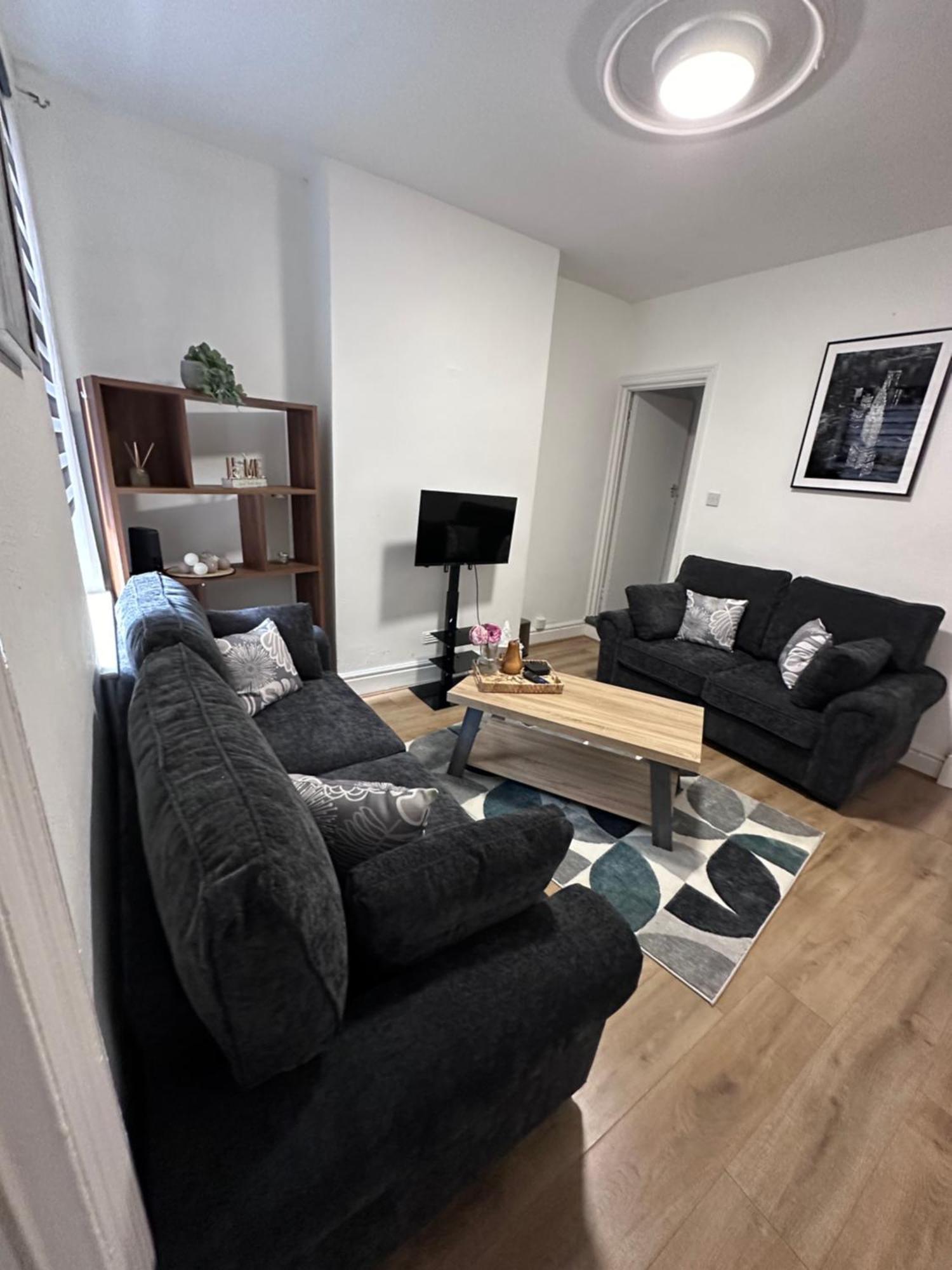 Holiday home 3 Bed House In Leicester! *