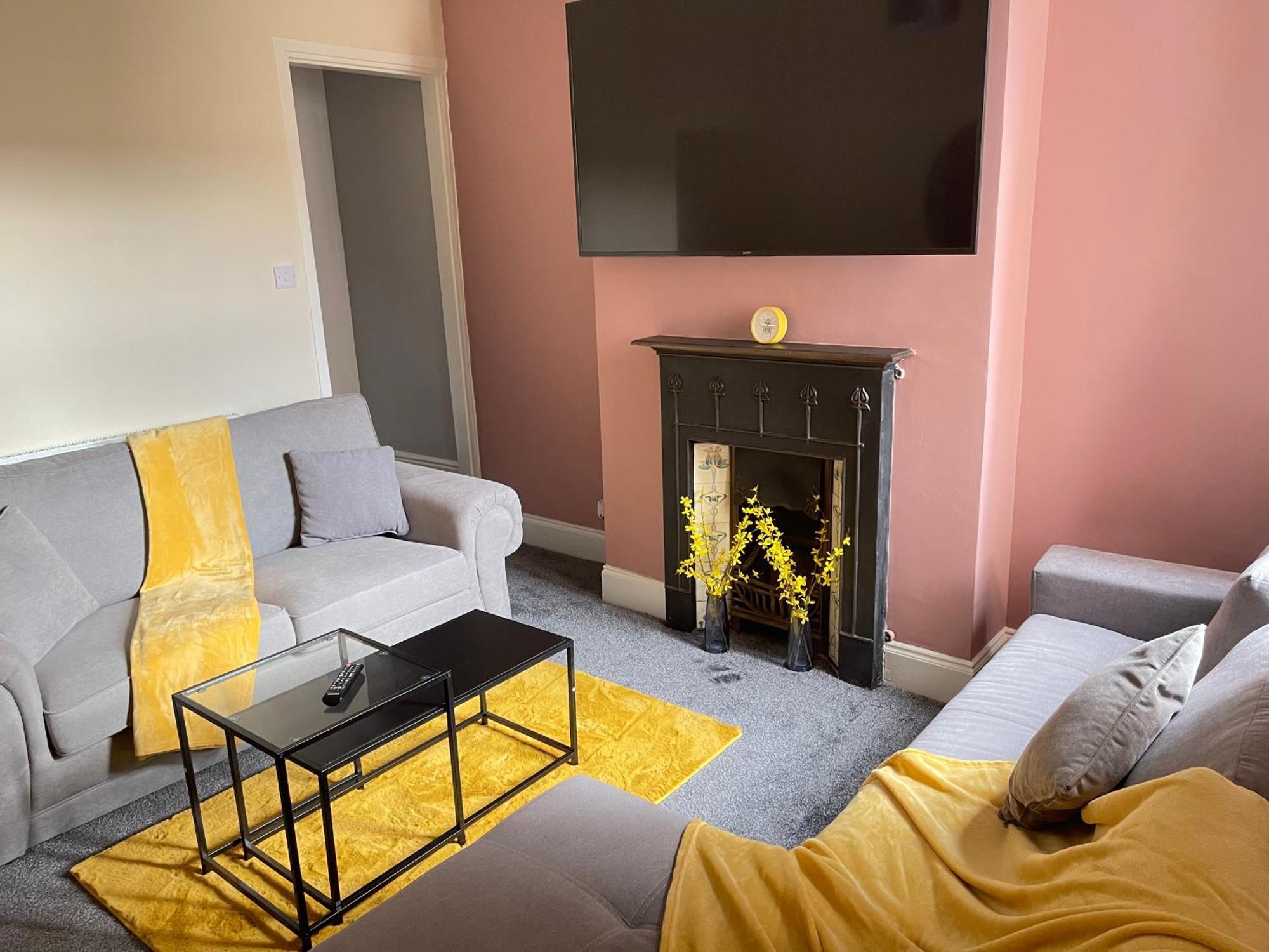 Hometel Digs Morden Comfy Sleep 11 Leicester