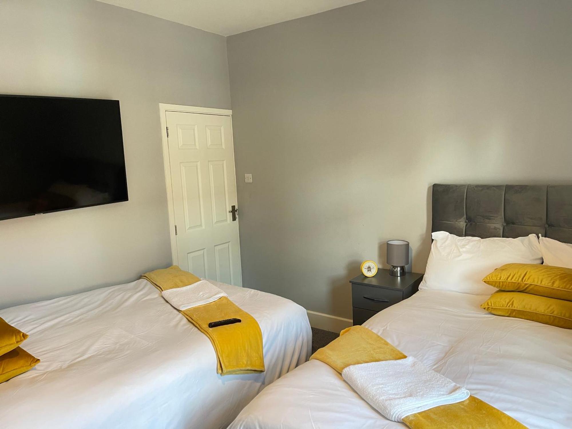 Hometel Digs Morden Comfy Sleep 11 * Leicester