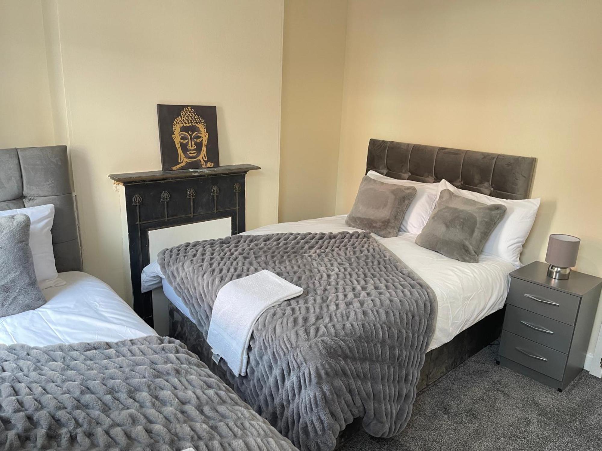 Hometel Digs Morden Comfy Sleep 11 Apartment