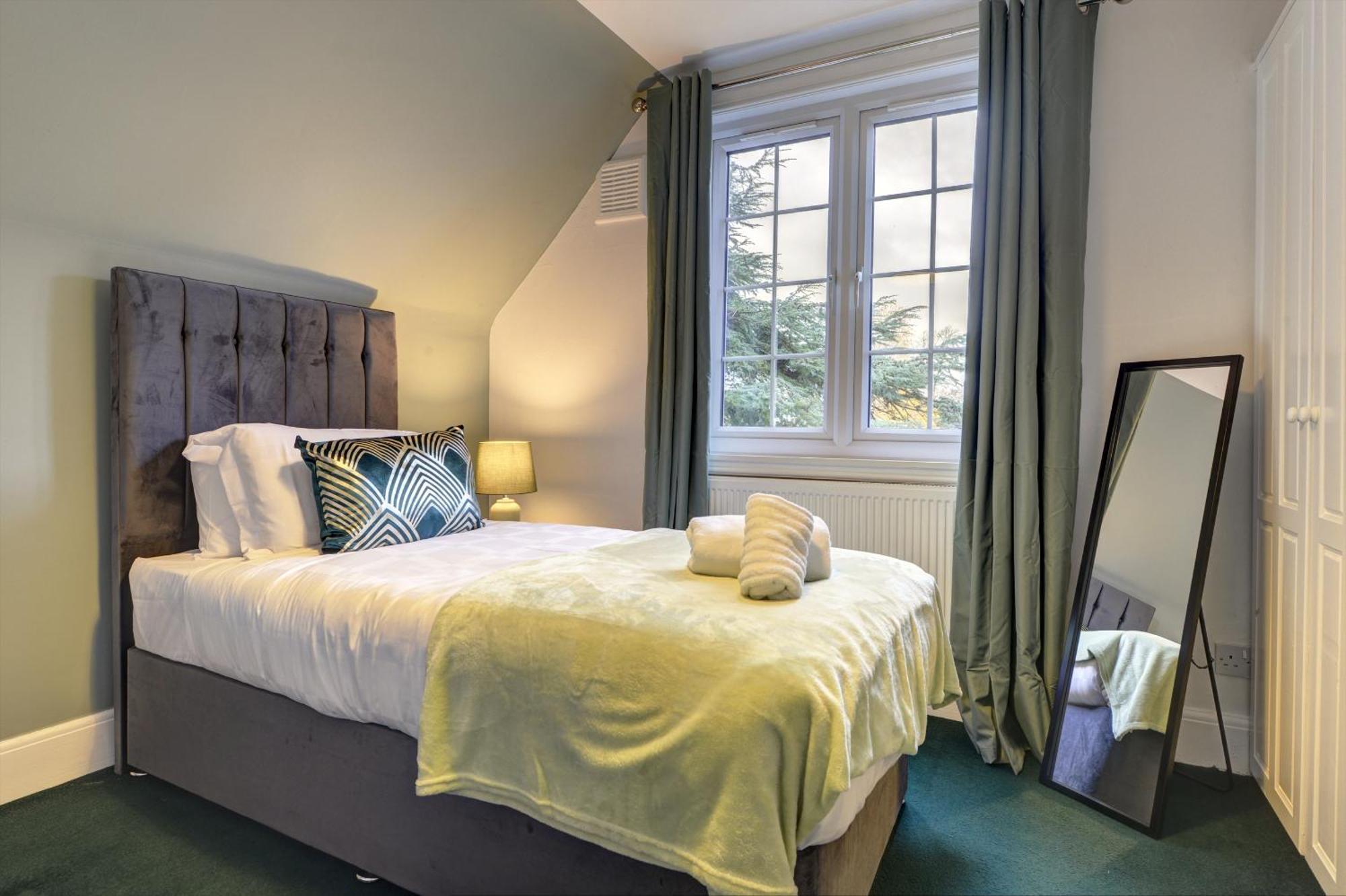 Spacious, Luxurious Cliffes