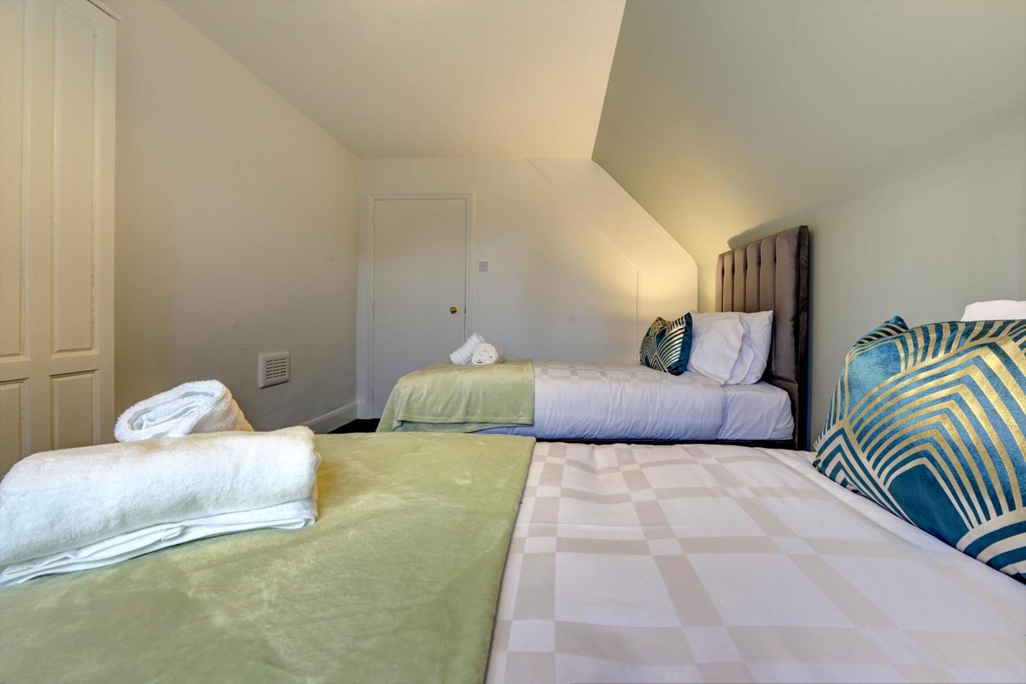 Spacious, Luxurious Cliffes