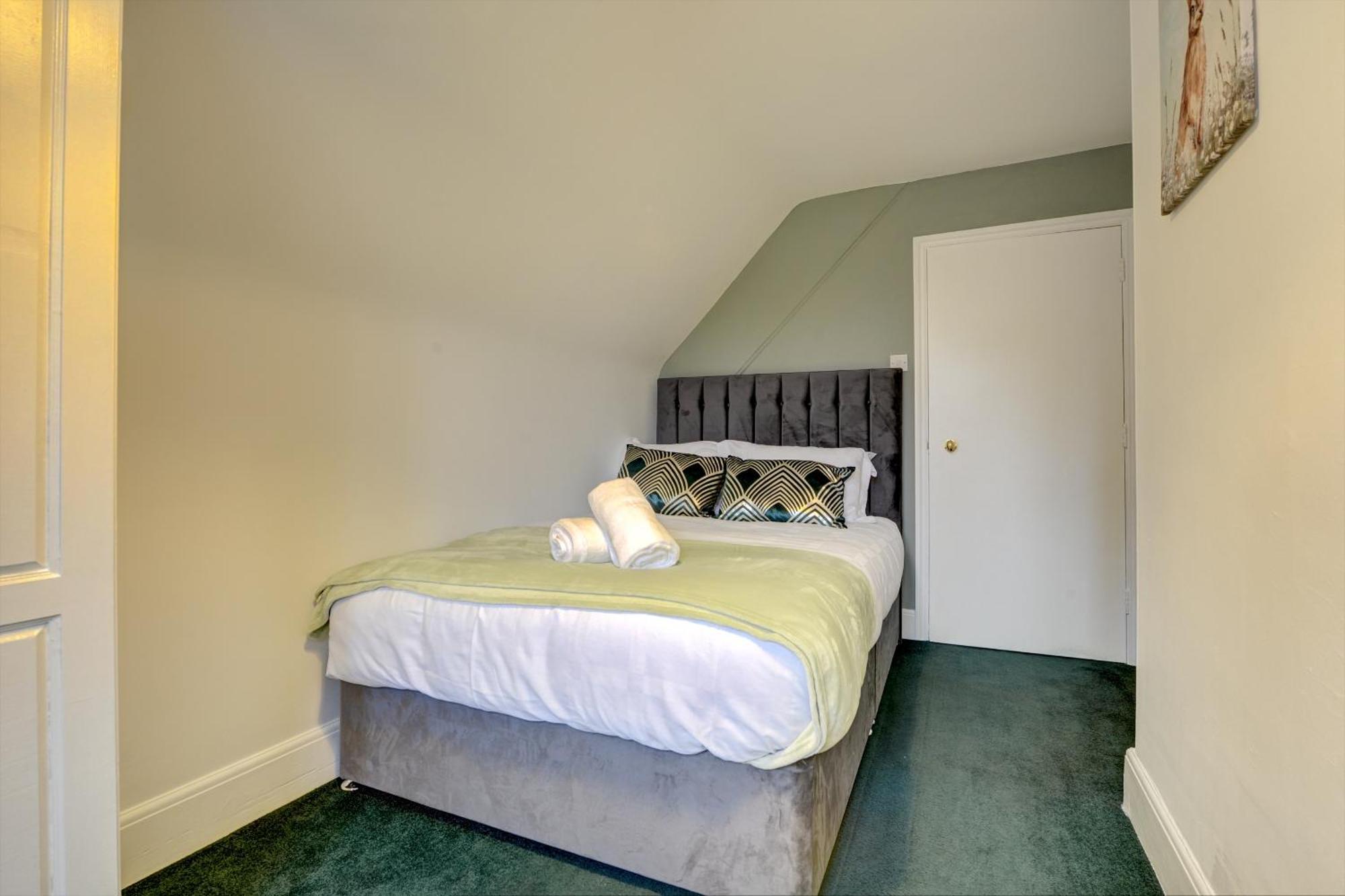 Apartment Spacious, Luxurious Cliffes