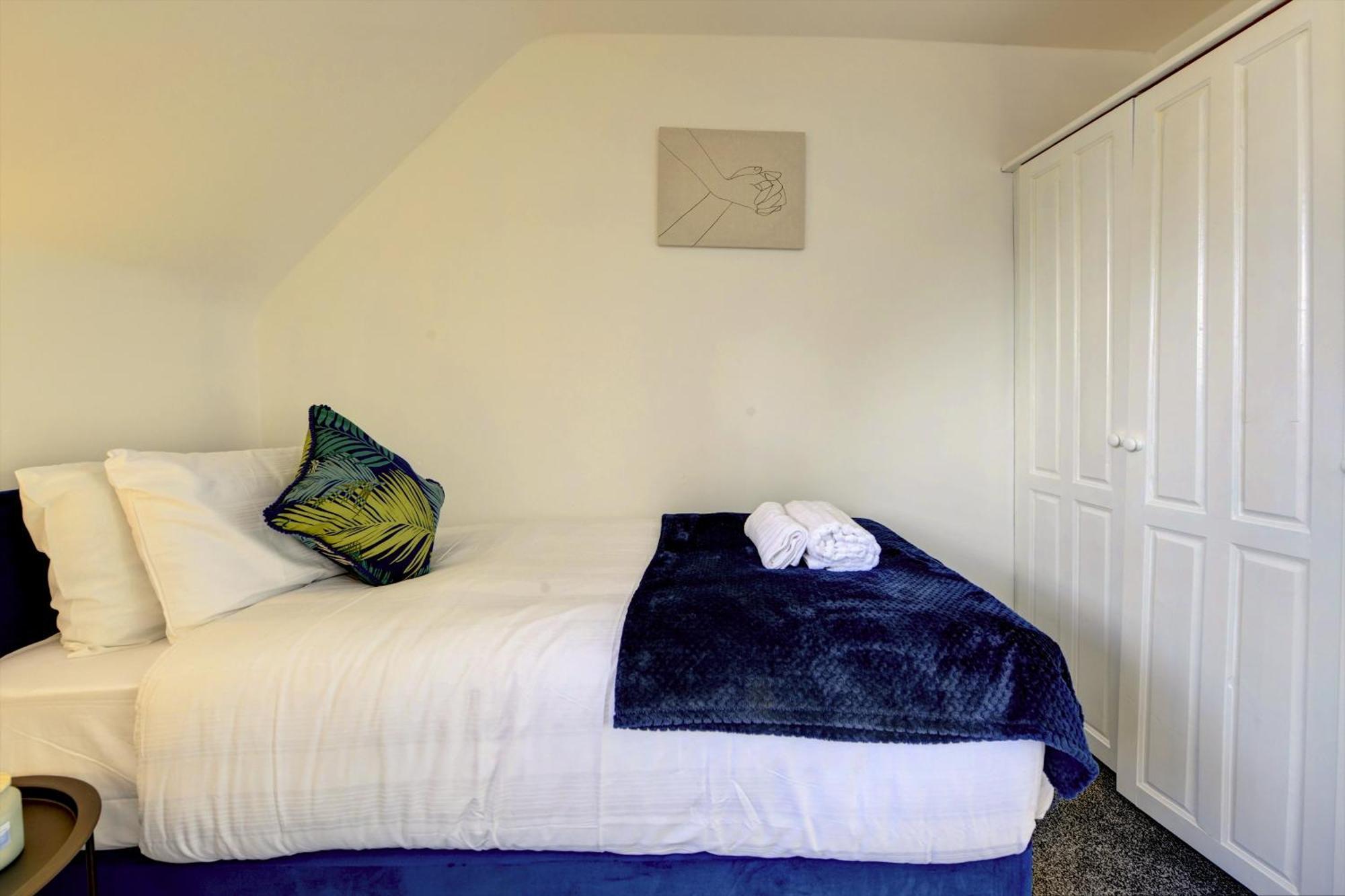 Spacious, Luxurious Cliffes