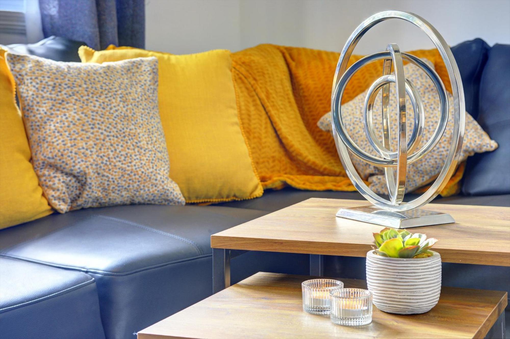 Spacious, Luxurious Cliffes Apartment Leicester