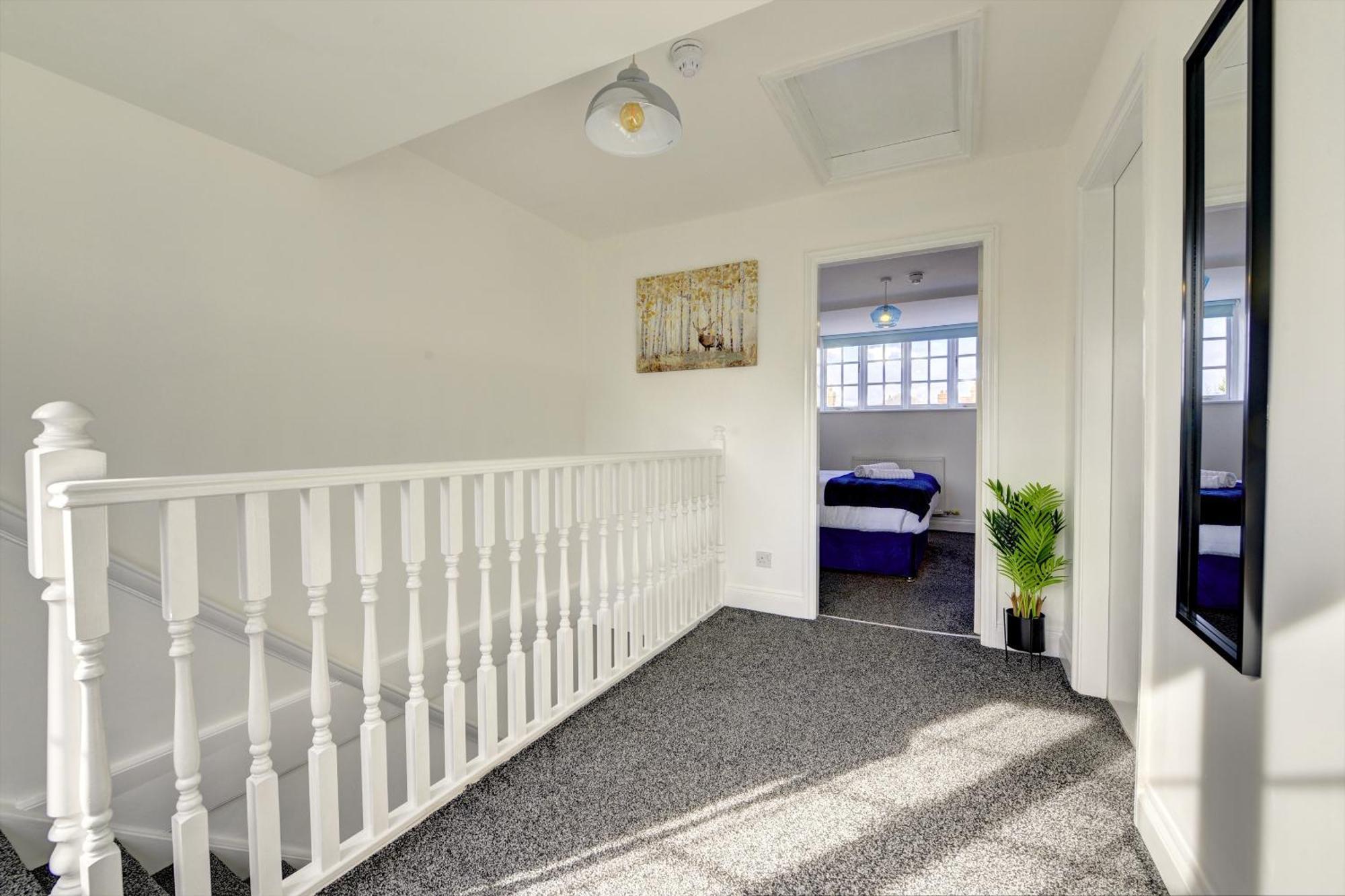 Spacious, Luxurious Cliffes Apartment Leicester
