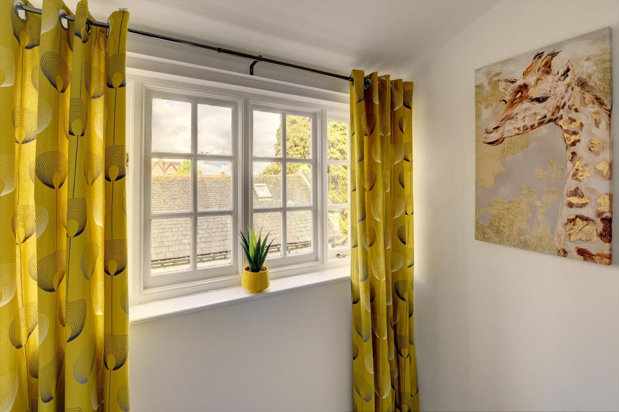 Spacious, Luxurious Cliffes Leicester