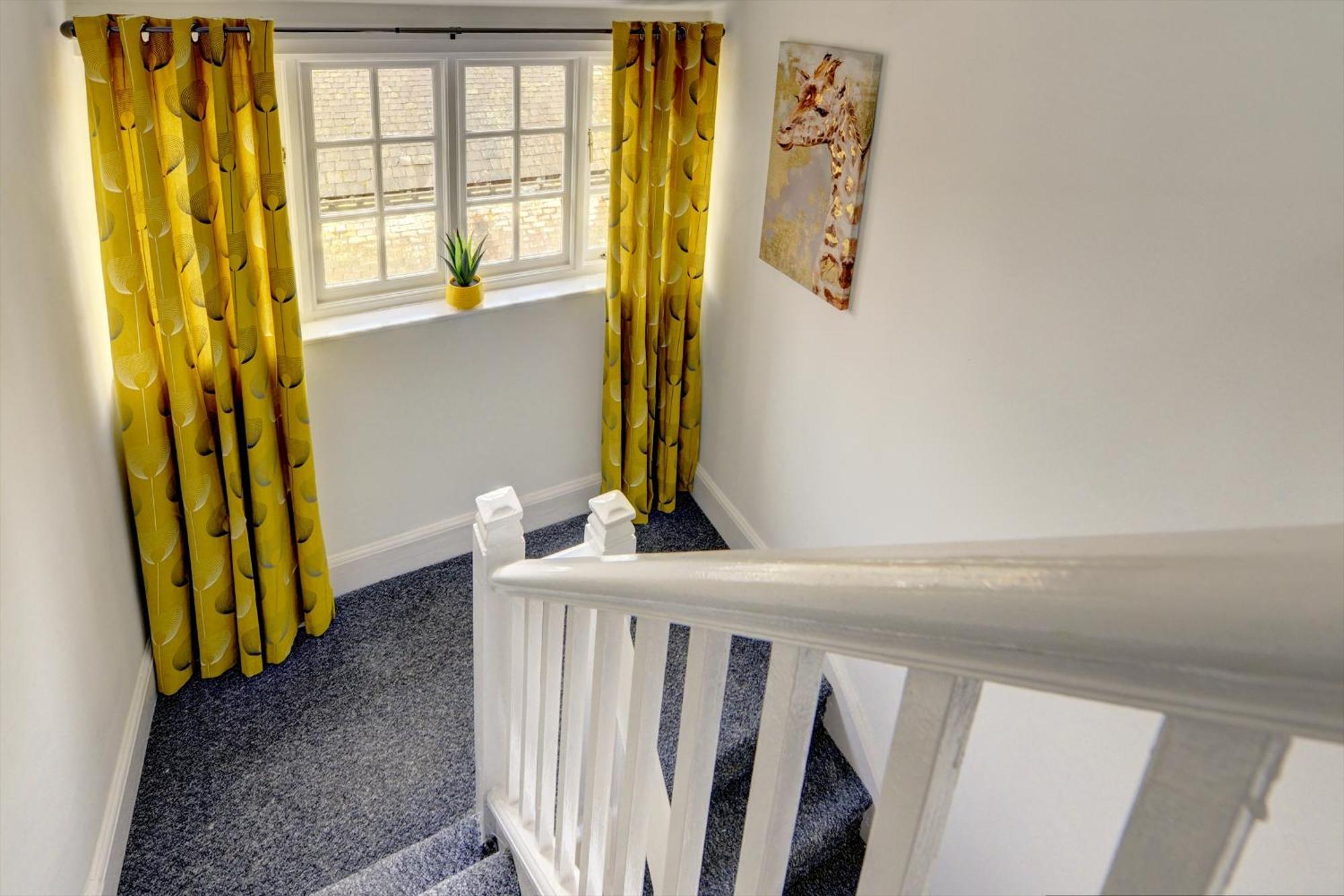 Spacious, Luxurious Cliffes Apartment Leicester