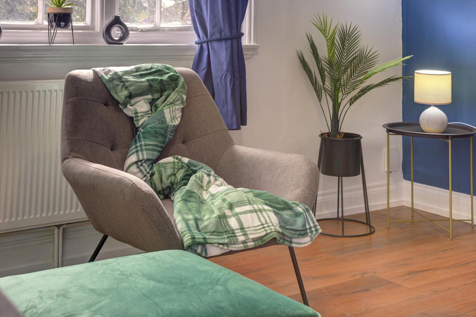 Spacious, Luxurious Cliffes Apartment