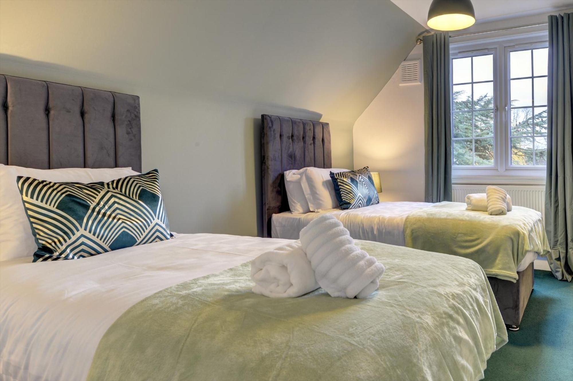 Spacious, Luxurious Cliffes Apartment Leicester
