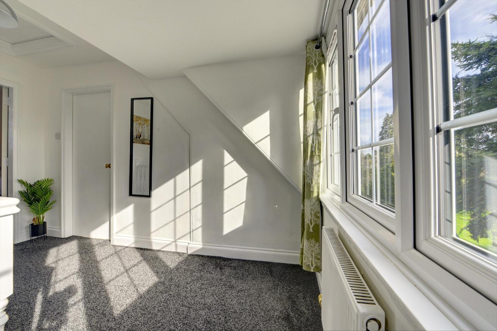 Spacious, Luxurious Cliffes Apartment *