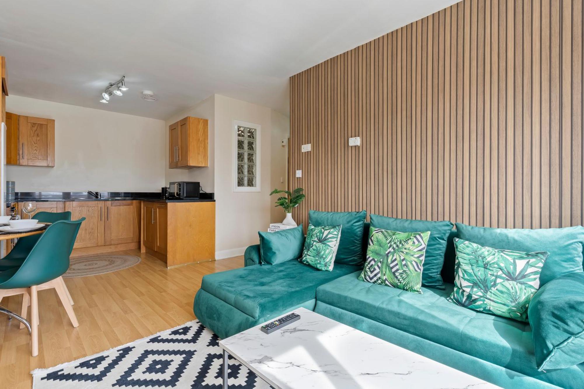 Spectacular Views L Last-minute Escape L Free Parking L Sleeps 6 L By Zen Nights Short Lets & Serviced