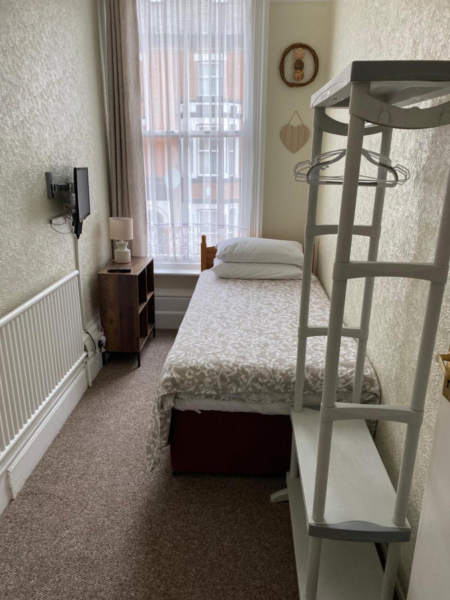 Guest house David House Leicester