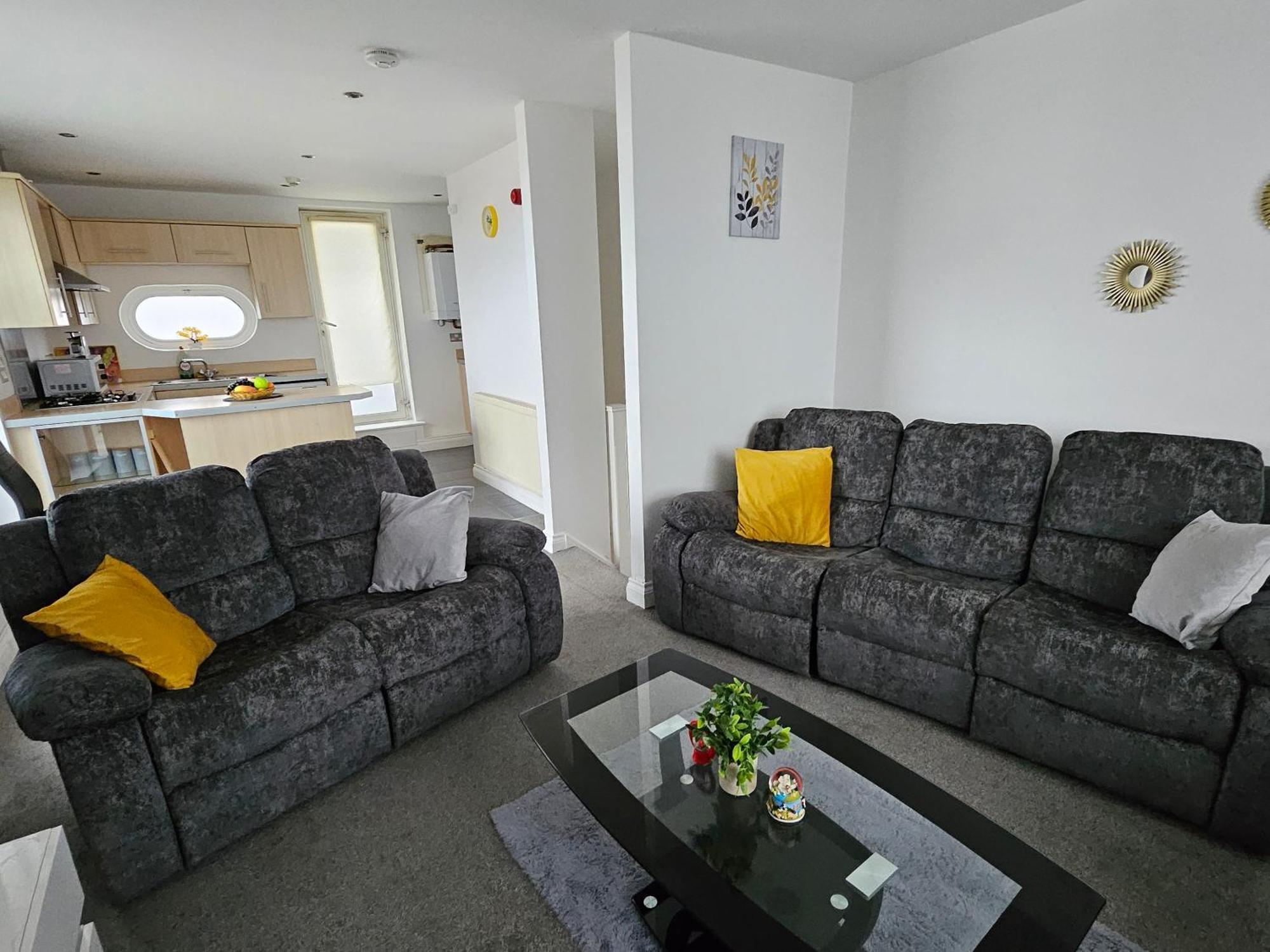 Deluxe Sleeps Up To 6 Leicester