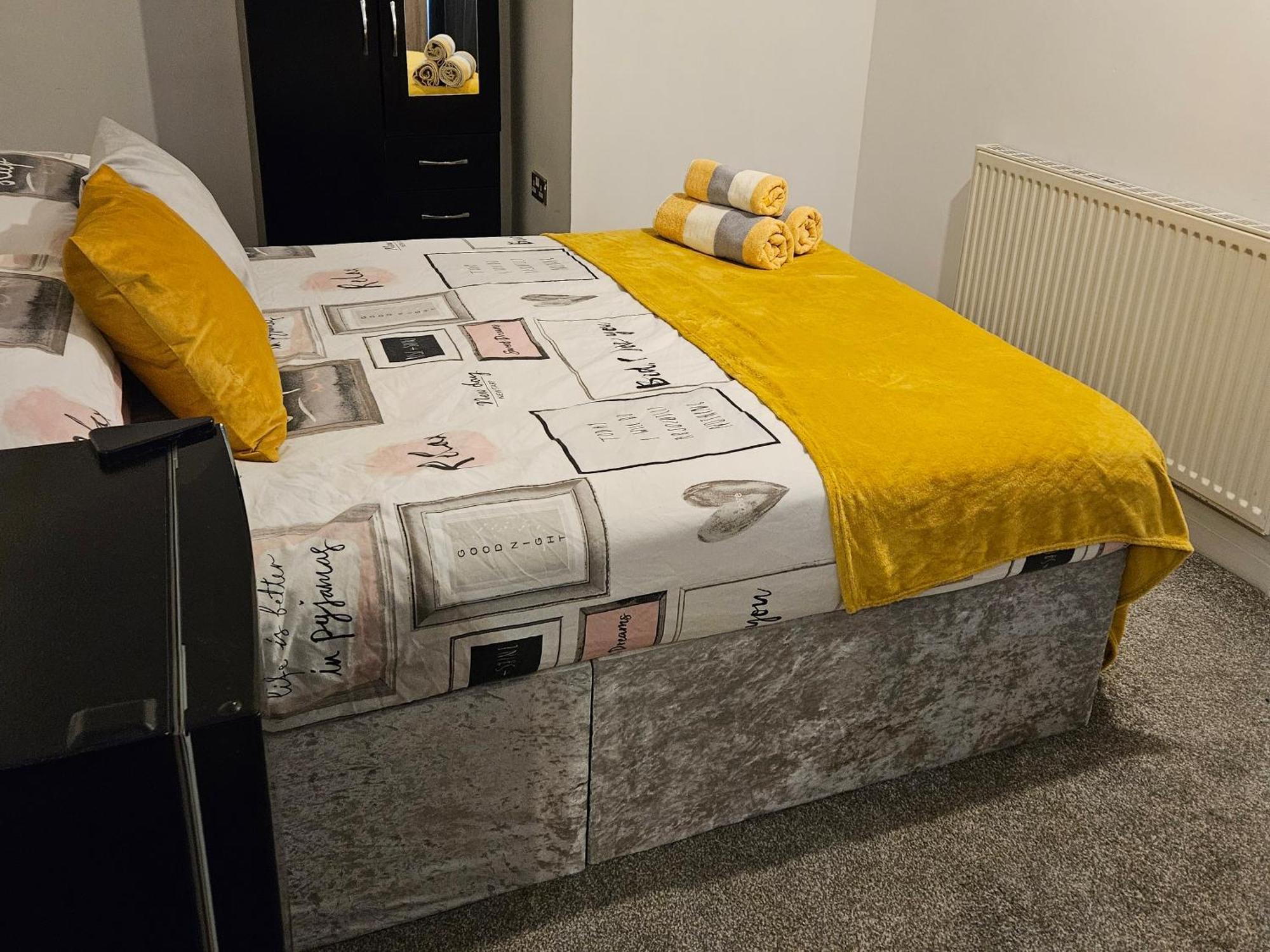 Deluxe Sleeps Up To 6 Apartment *