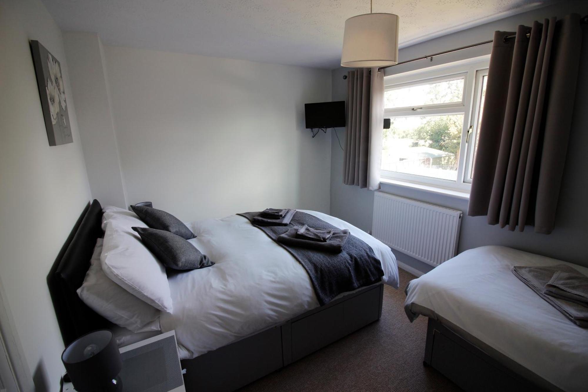 Hinckley Sleeps 5 Complete House Holiday home