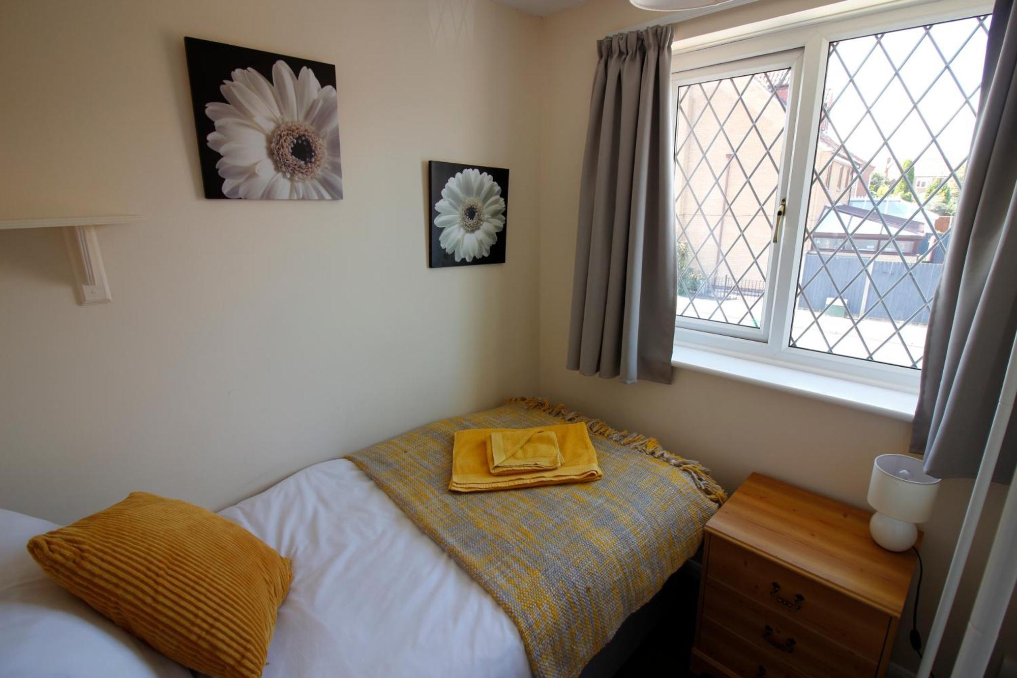 Hinckley Sleeps 5 Complete House Holiday home *
