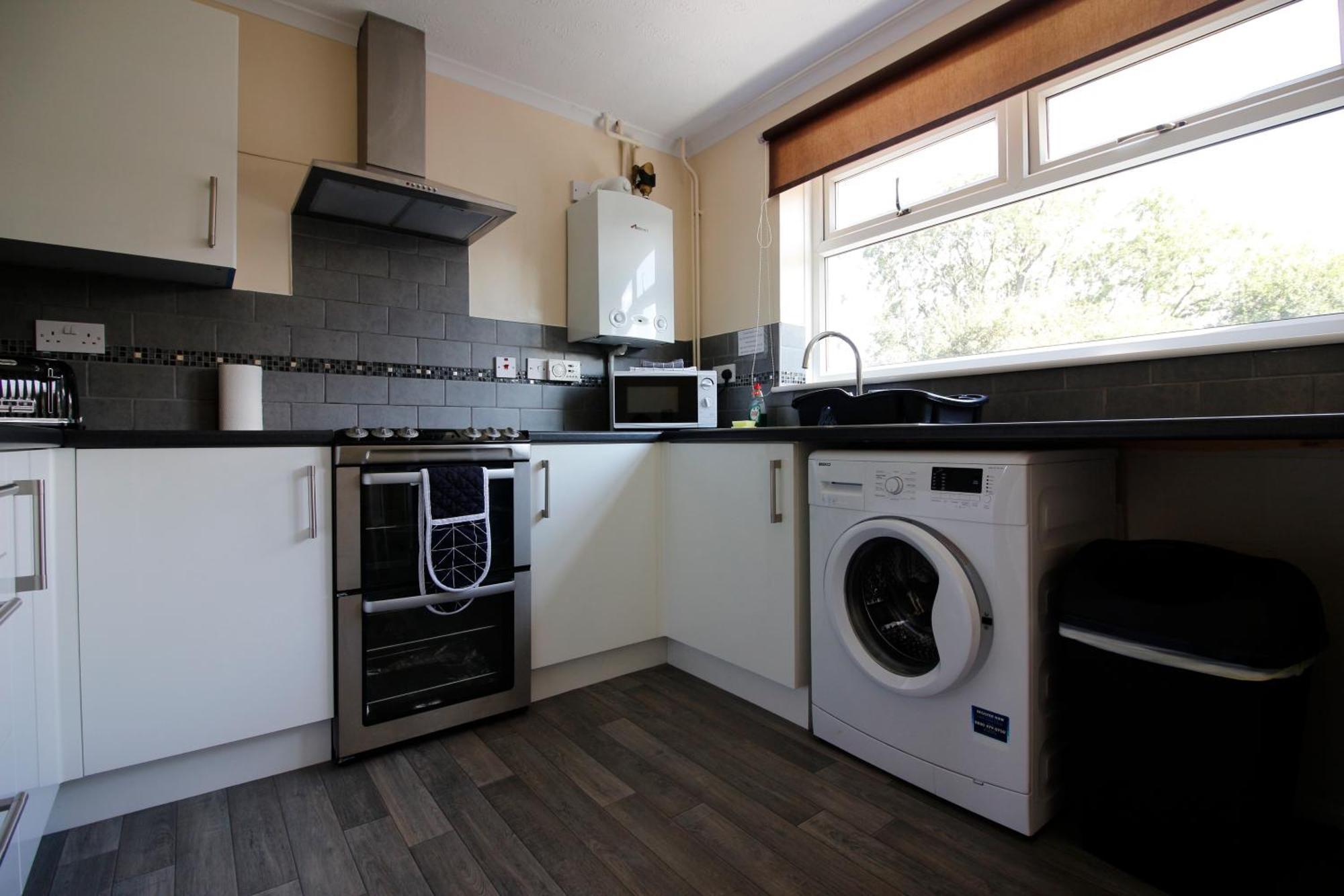 Hinckley Sleeps 5 Complete House *