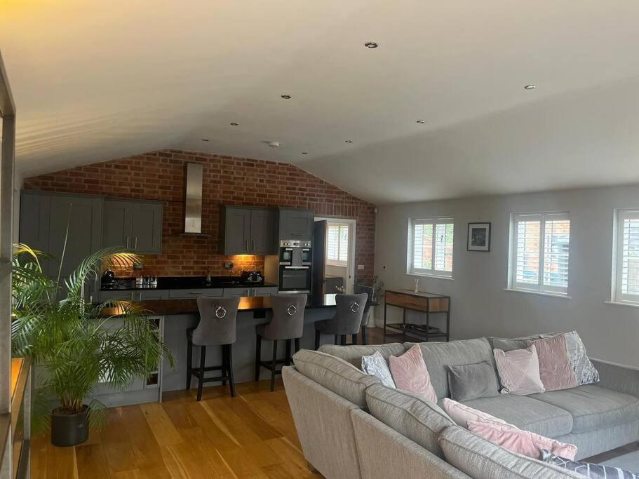 2 Bedroom Barn Conversion Leicester