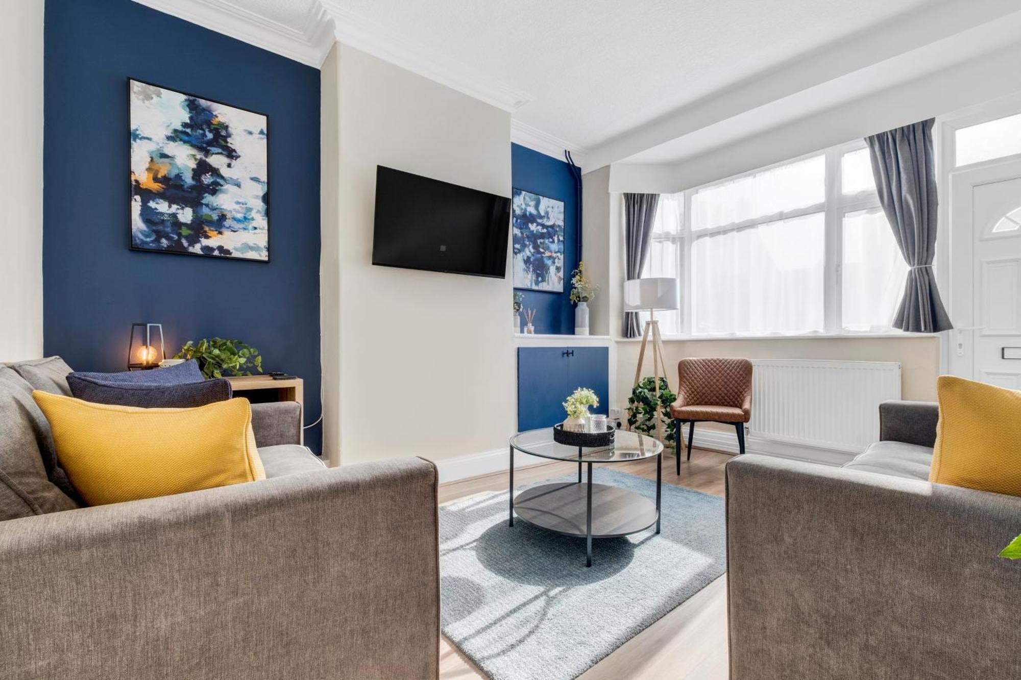 Inspira - Stylish Modern 2 Bedroom House - 7 Mins From M1 - Free Parking - Wifi & Smart Tv * Leicester