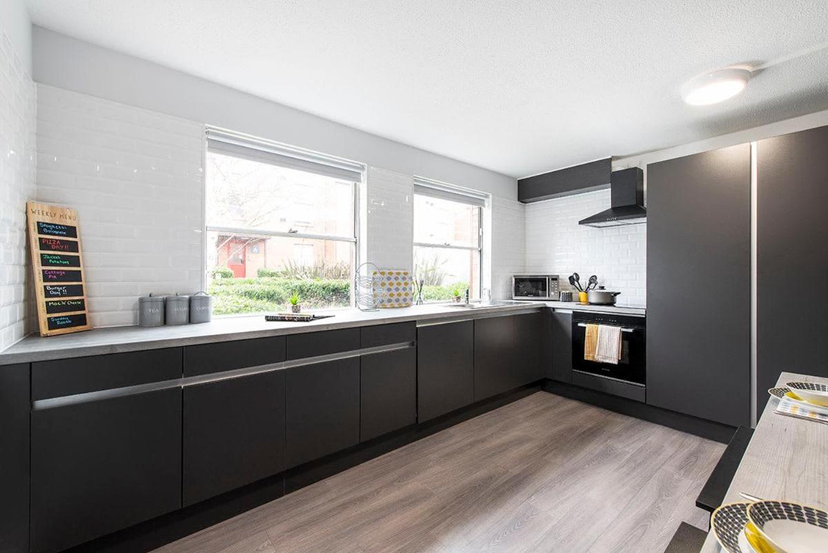 Apartment For Students Only Four And Five Bed Non-ensuites At Regents Court In