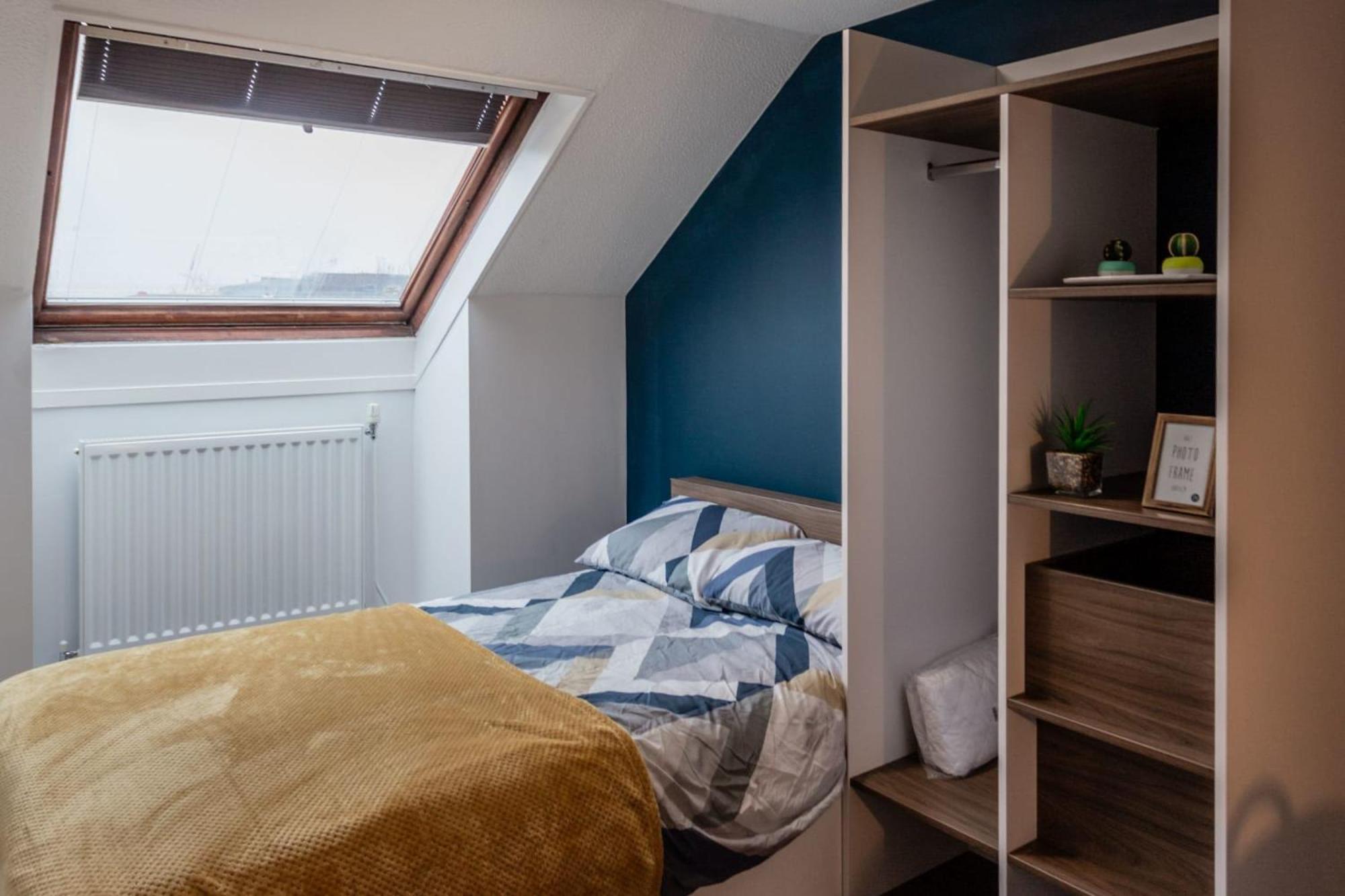 For Students Only Four And Five Bed Non-ensuites At Regents Court In Apartment