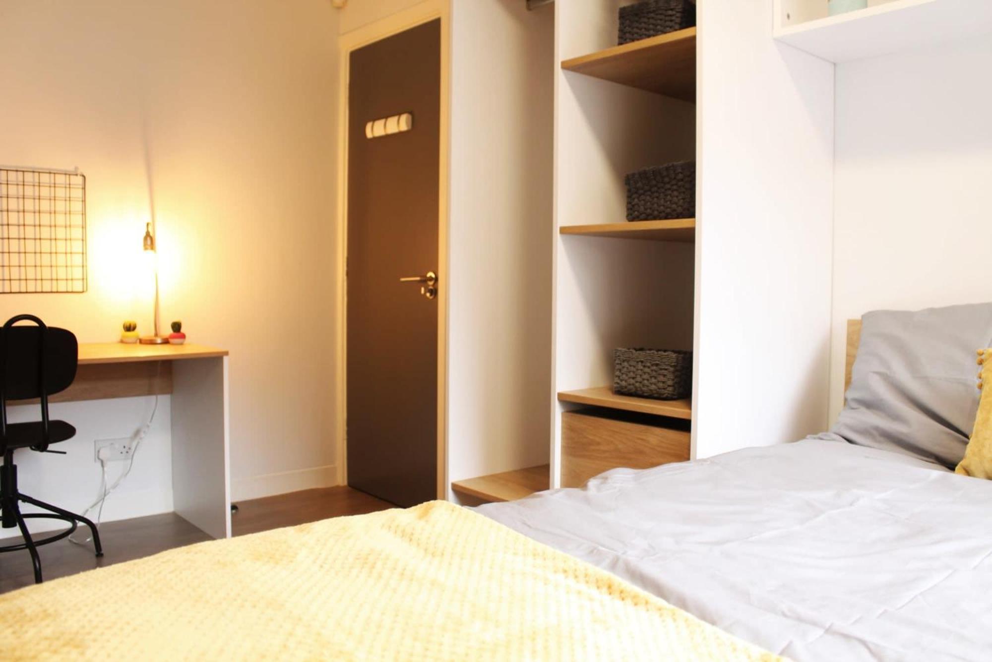 Apartment For Students Only Four And Five Bed Non-ensuites At Regents Court In *