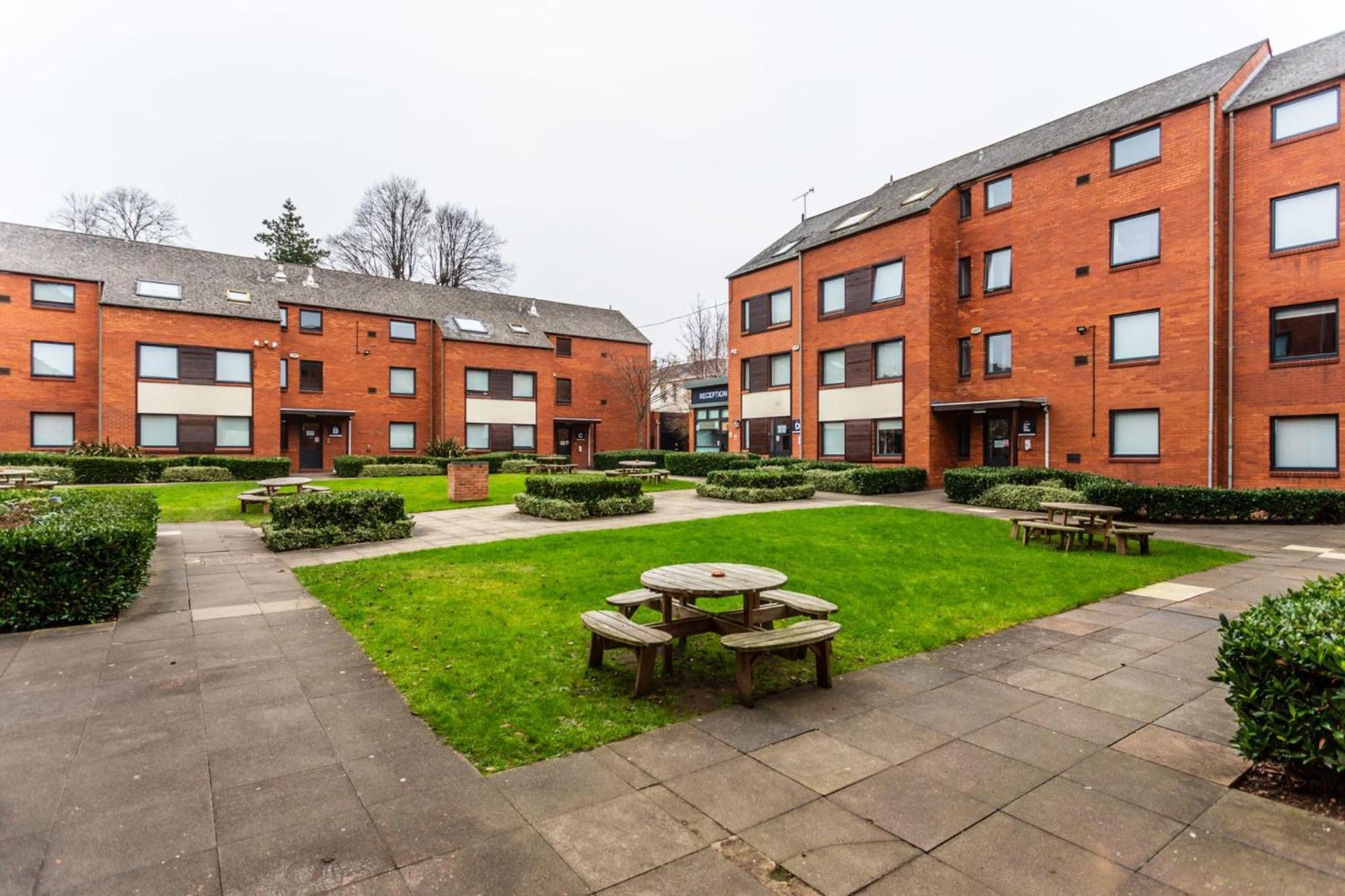 For Students Only Four And Five Bed Non-ensuites At Regents Court In Apartment