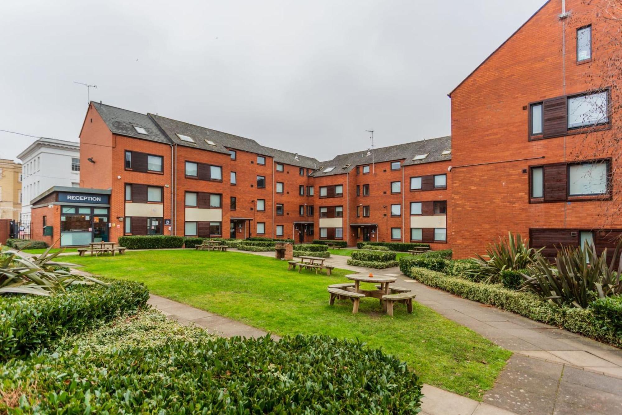 For Students Only Four And Five Bed Non-ensuites At Regents Court In Apartment