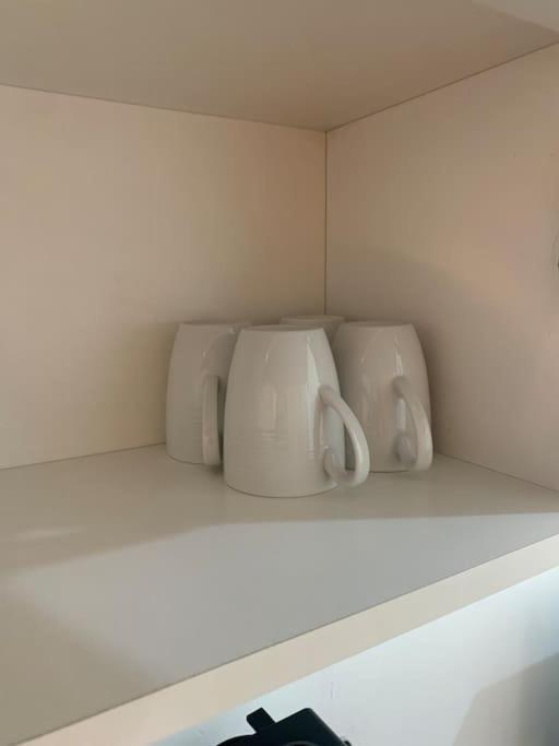 Centre - One Bedroom Flat Apartment *