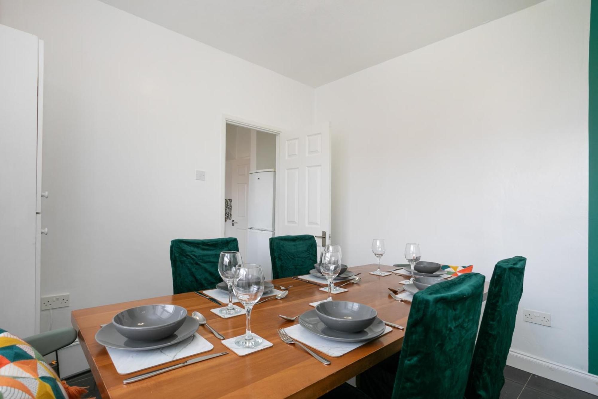4 Bedroom House Leicester