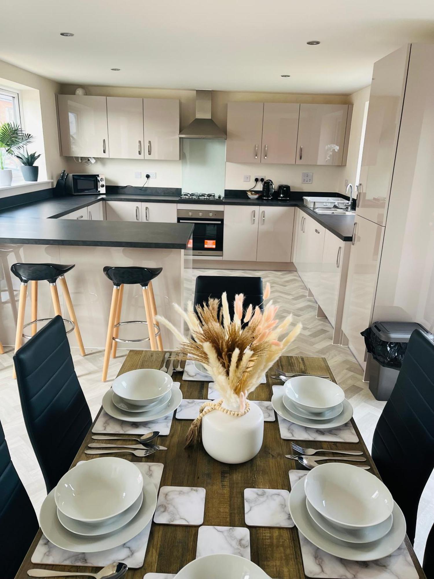 4 Bed * Leicester
