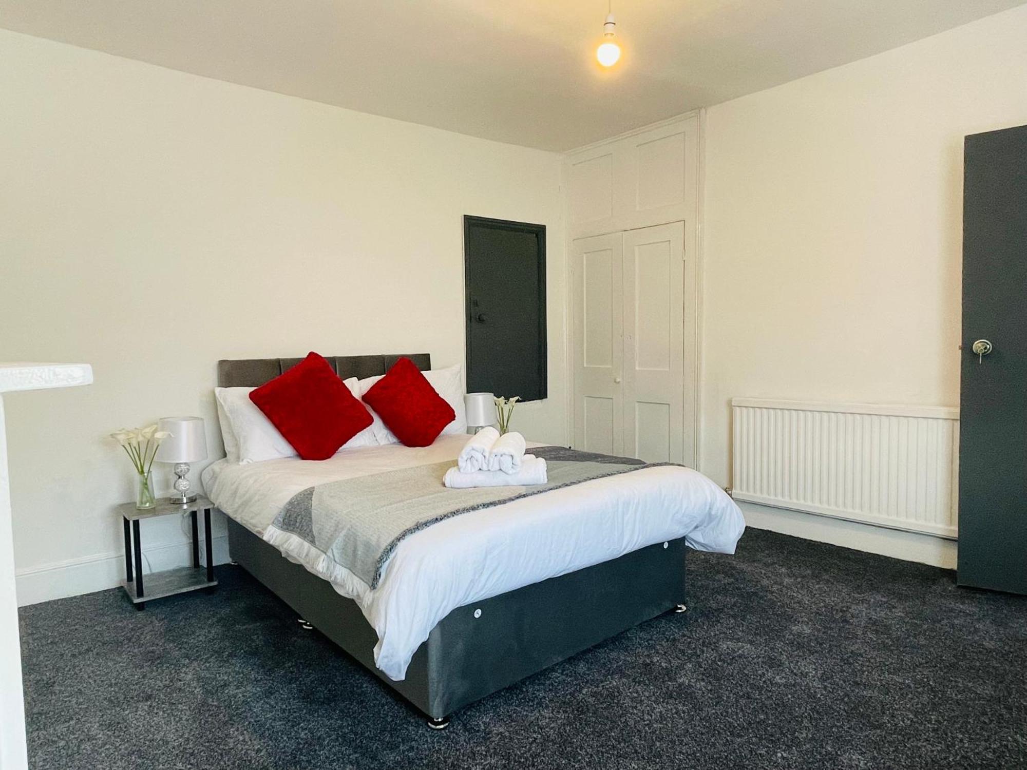 Exquisite Centre 5 Bedroom House - Lt