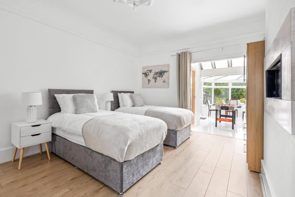 5 Bedroom Large For Contractors, Families And Groups Holiday home