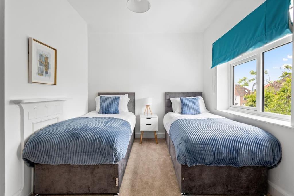 5 Bedroom Large For Contractors, Families And Groups Leicester