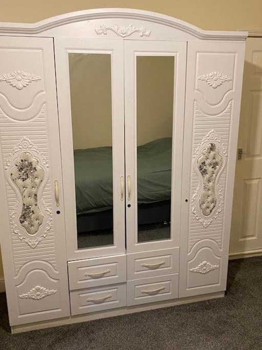 Spacious 3 Bed * Leicester