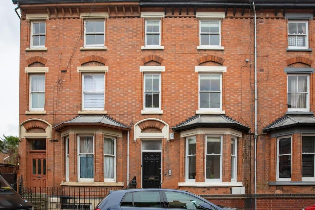 The Aston 2 Bedroom With Patio Apartment Leicester