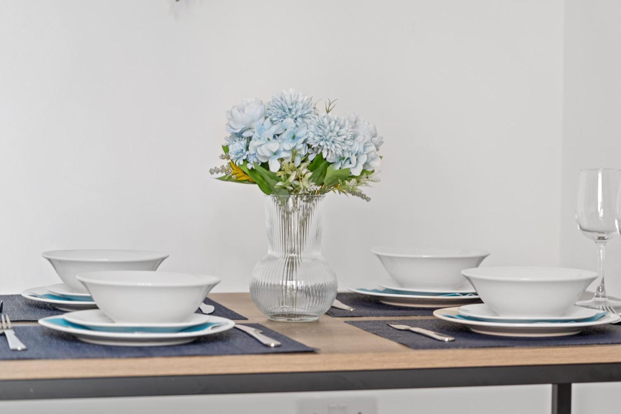 Cosy Perfect For Business & Families Leicester