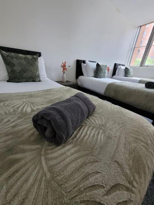Spacious With Free Parking, Sleeps 6 Leicester