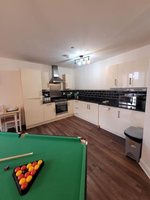 Spacious With Free Parking, Sleeps 6