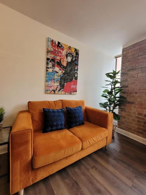 Spacious With Free Parking, Sleeps 6 *