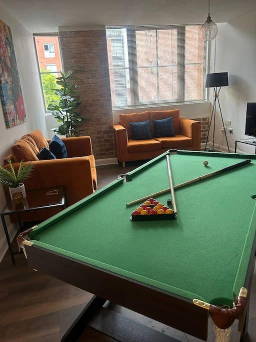 Spacious With Free Parking, Sleeps 6 * Leicester